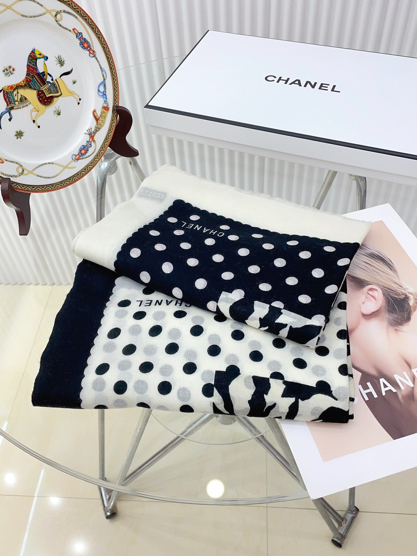 CC Scarf 200 CM In White Mix Black Small Flower Cashmere Silk 351691