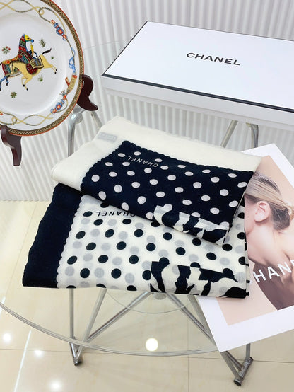 CC Scarf 200 CM In White Mix Black Small Flower Cashmere Silk 351691