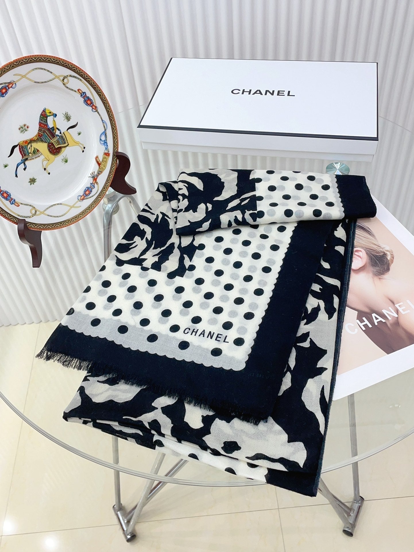 CC Scarf 200 CM In White Mix Black Small Flower Cashmere Silk 351691