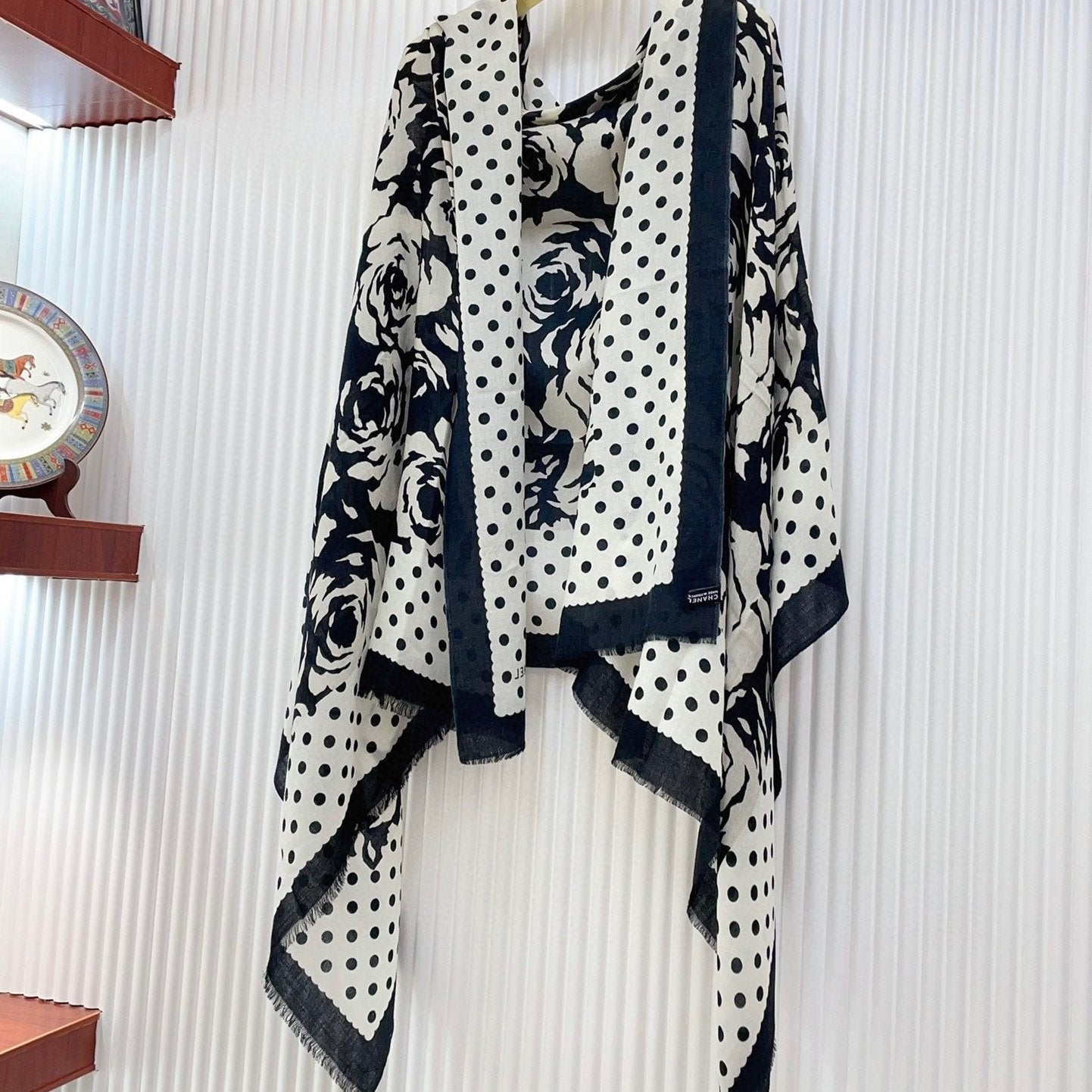 CC Scarf 200 CM In White Mix Black Small Flower Cashmere Silk 351691