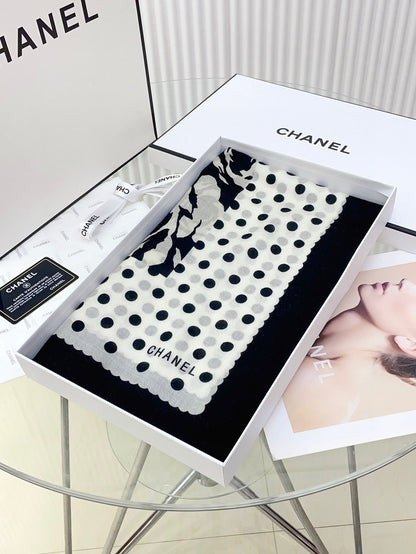 CC Scarf 200 CM In White Mix Black Small Flower Cashmere Silk 351691