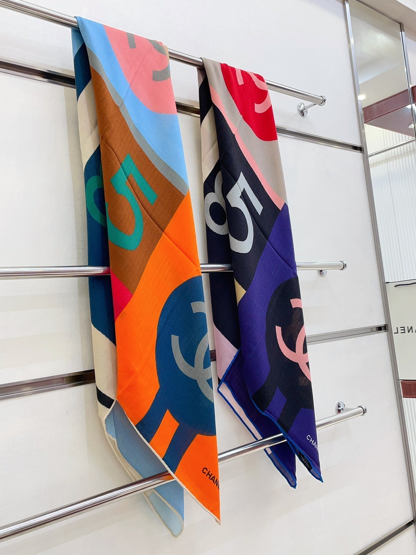 CC Square Scarf 140 CM In Colorful Cashmere Silk 376418