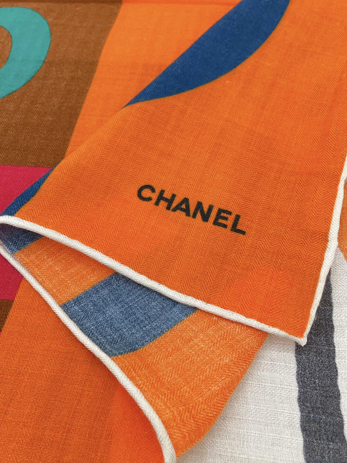 CC Square Scarf 140 CM In Colorful Cashmere Silk 376418