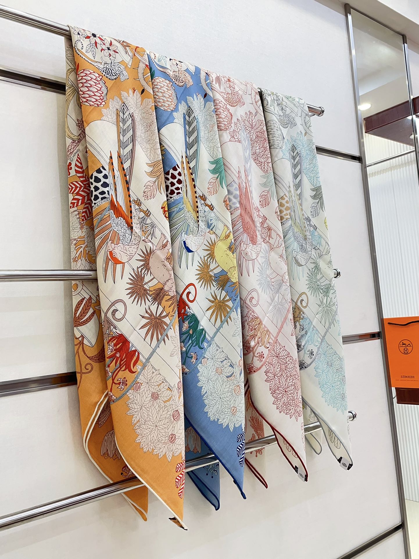 PRECIOUS PARADISE SCARF 135 CM IN COLORFUL CASHMERE AND SILK 379791