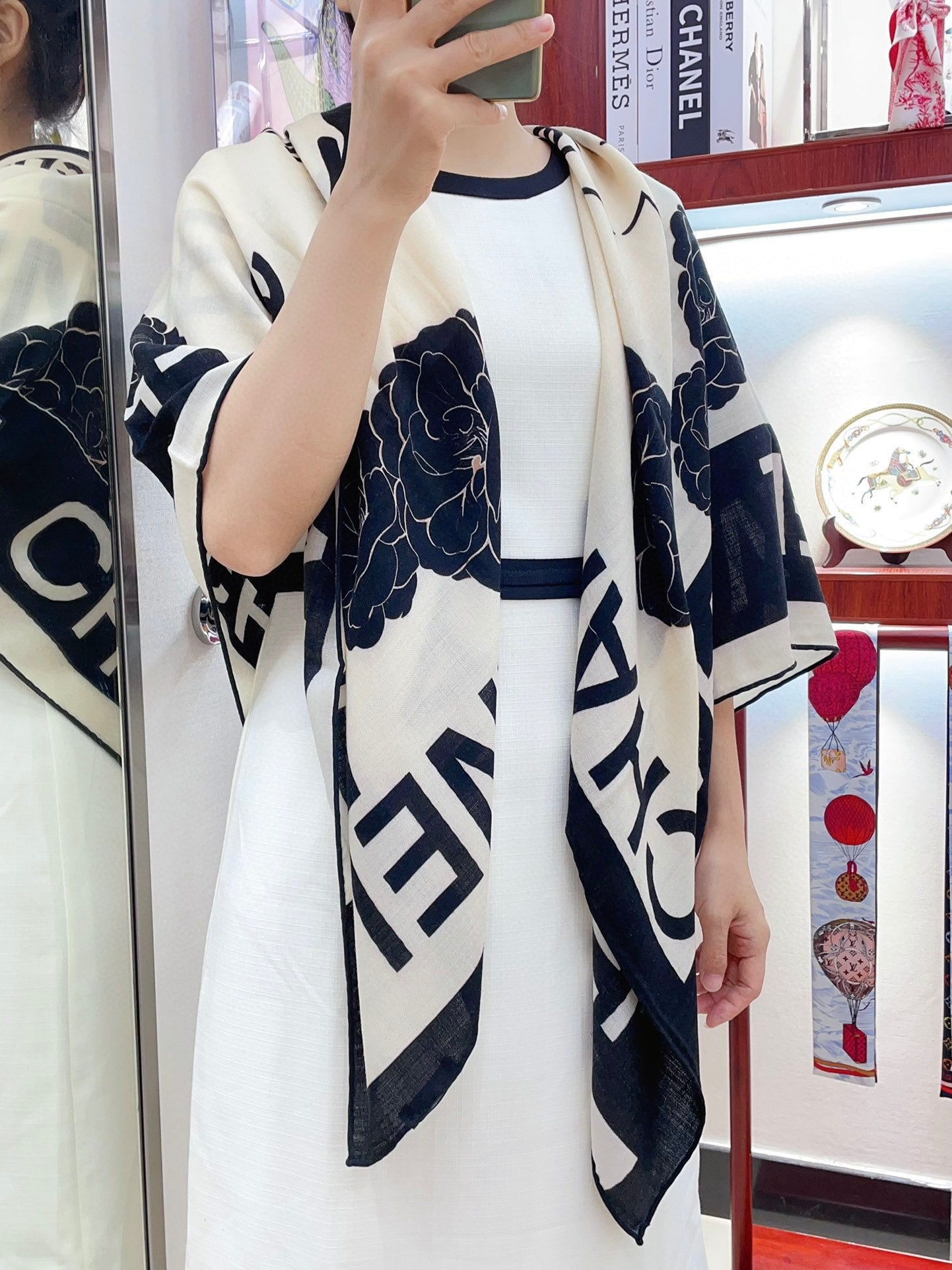 CC Square Scarf 140 CM In White Mix Black Cashmere Silk 389993