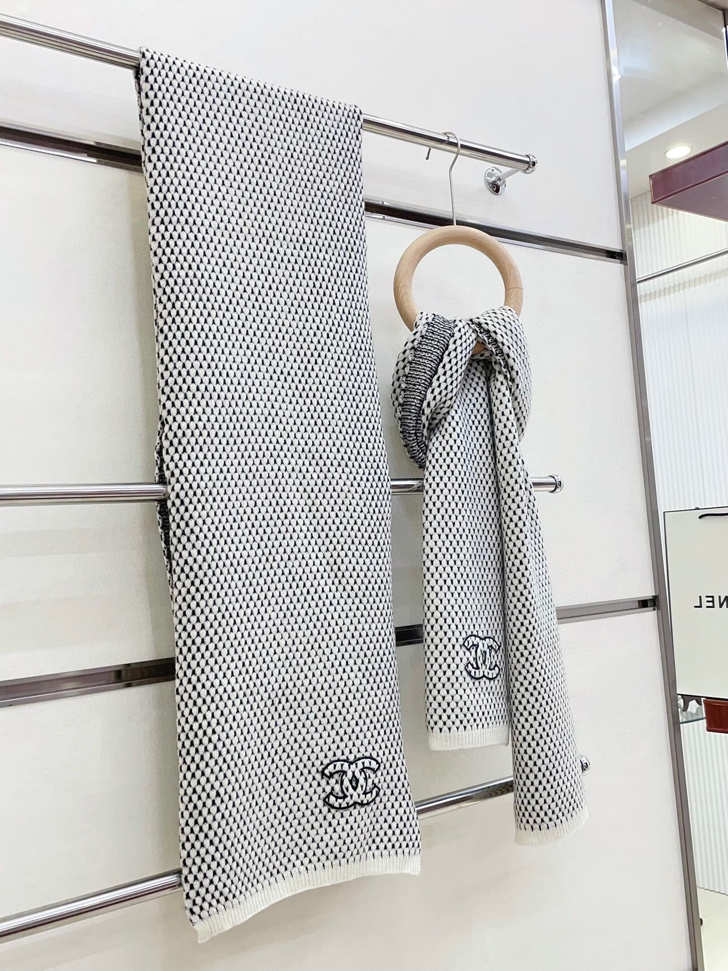 CC Scarf 180 CM In White Black Cashmere 394592