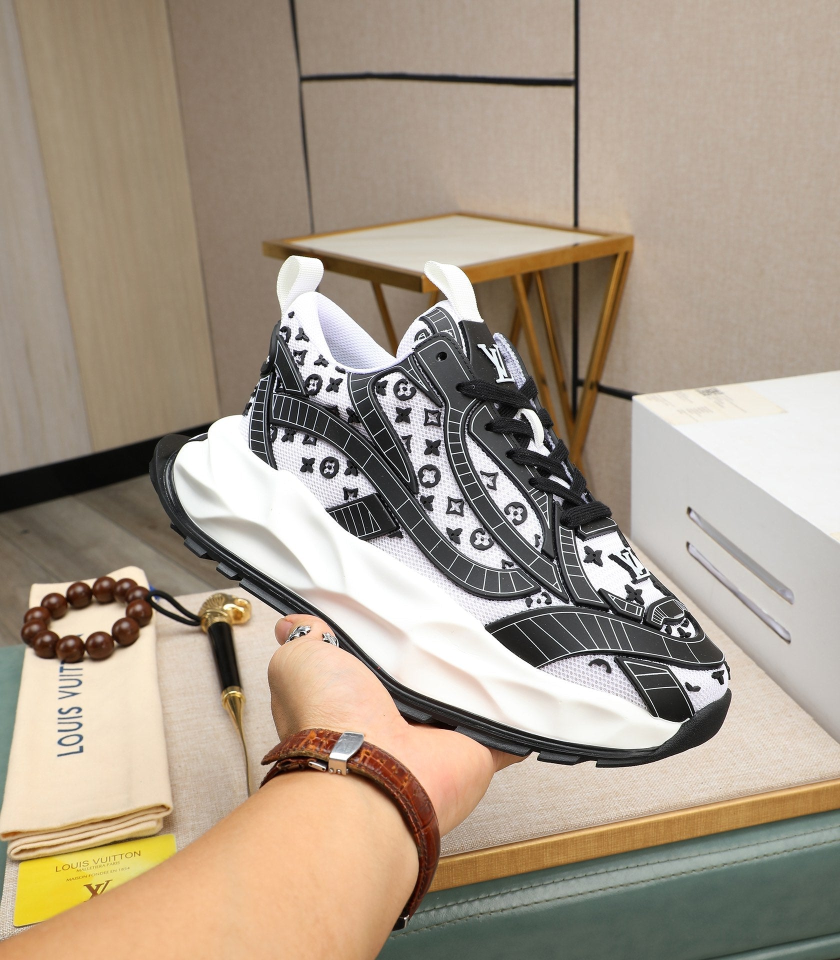 LV TRAINER WHITE MIX BLACK CALFSKIN AND BREATHABLE MESH