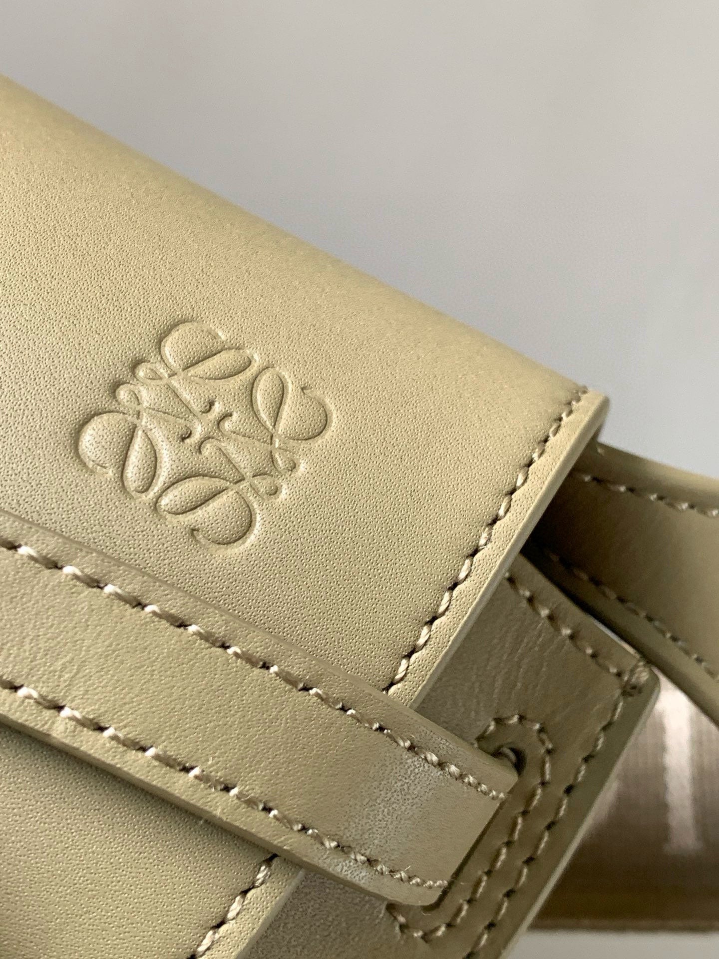Loewe Saddle Bag 21 Beige Leather 280434