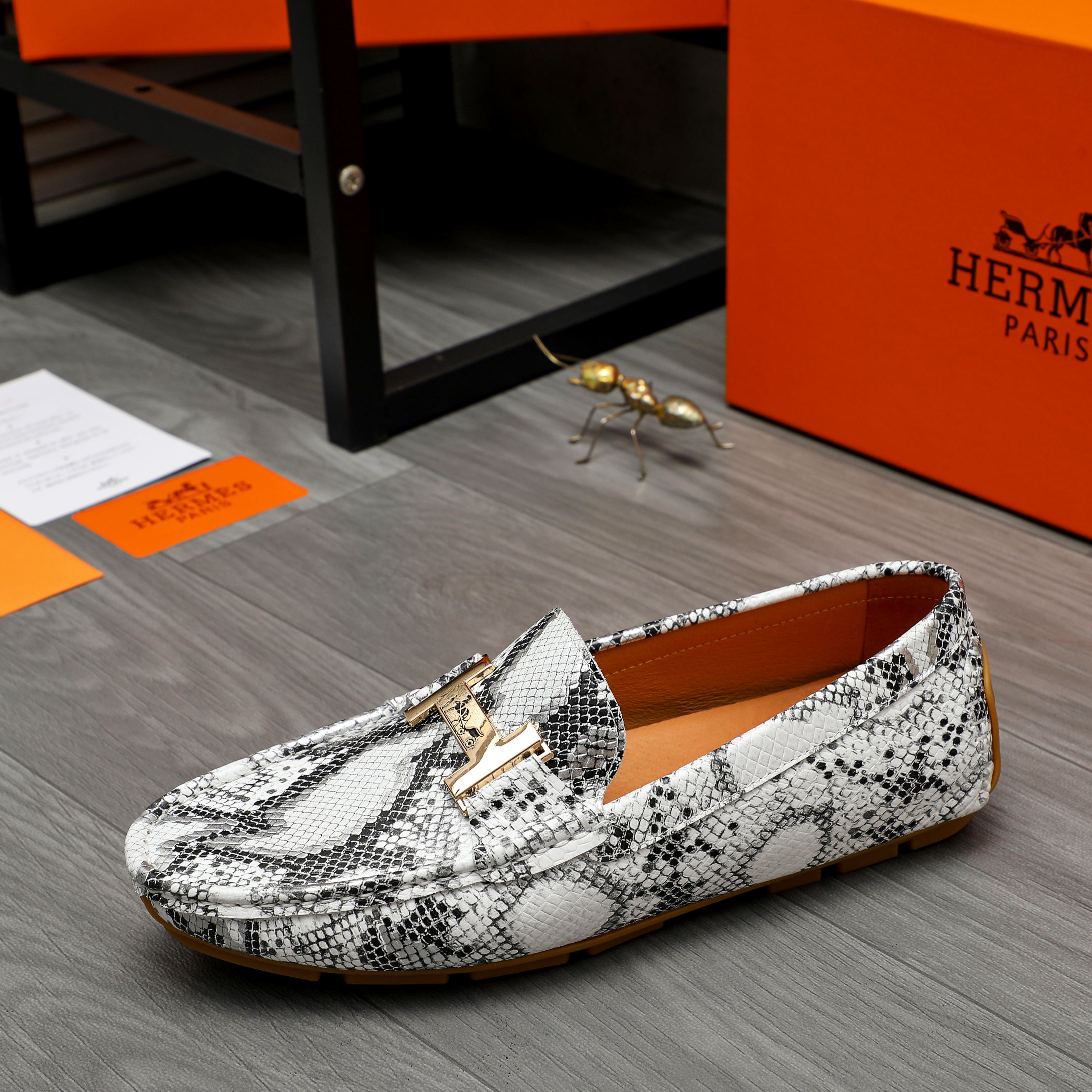 HM SNAKESKIN MOTIF LOAFER WHITE AND BLACK CALFSKIN