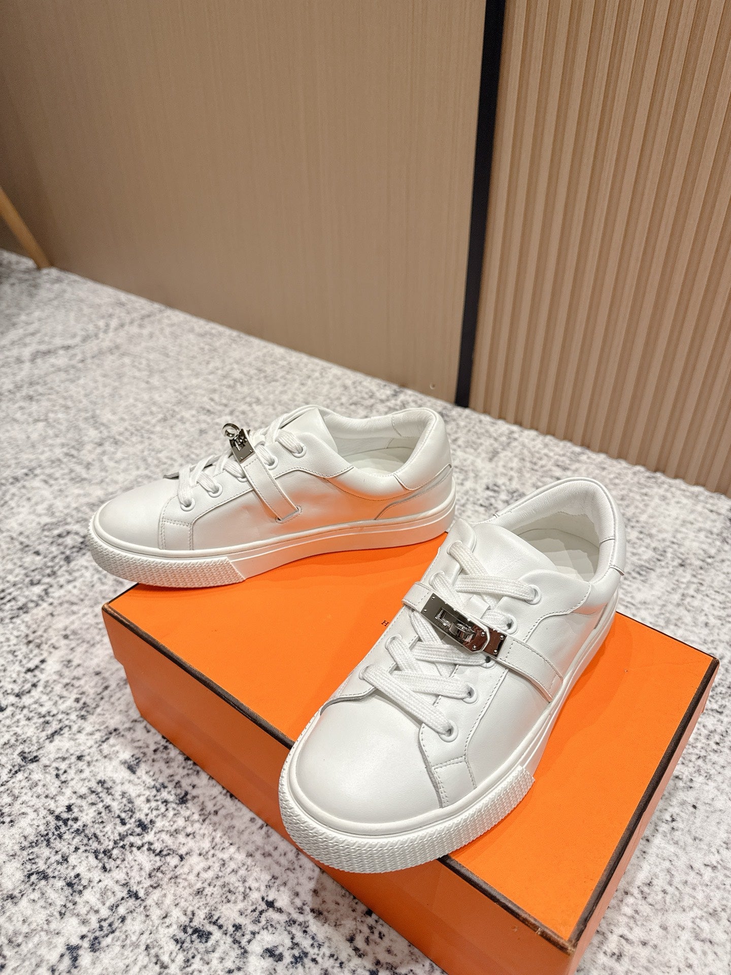 HM Casual Sneakers Sliver Buckle  White Leather