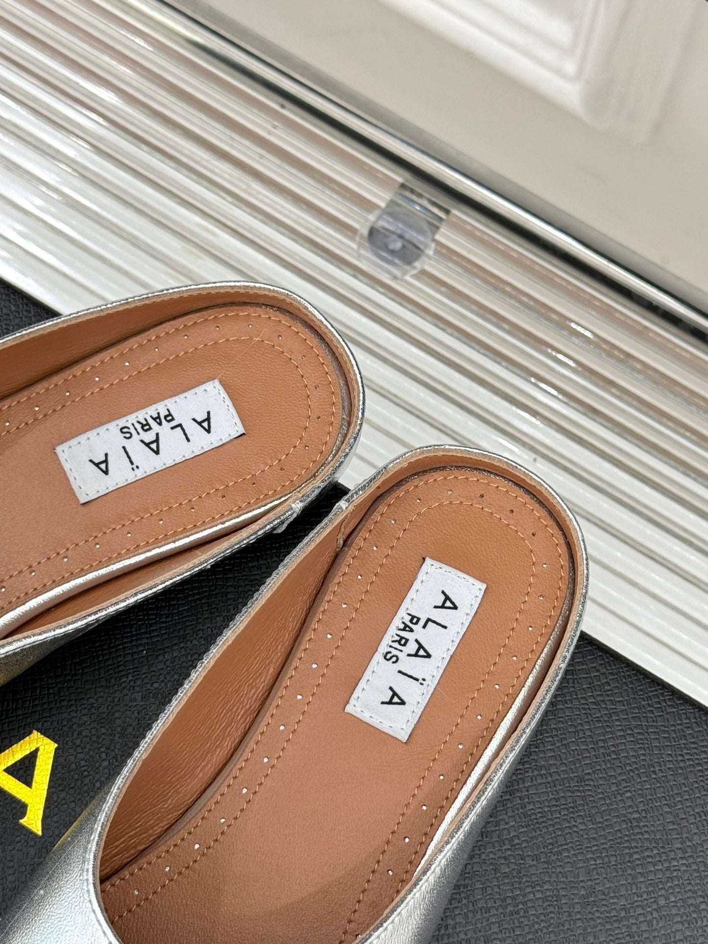 Alaia Slipper Silver Calfskin 293195