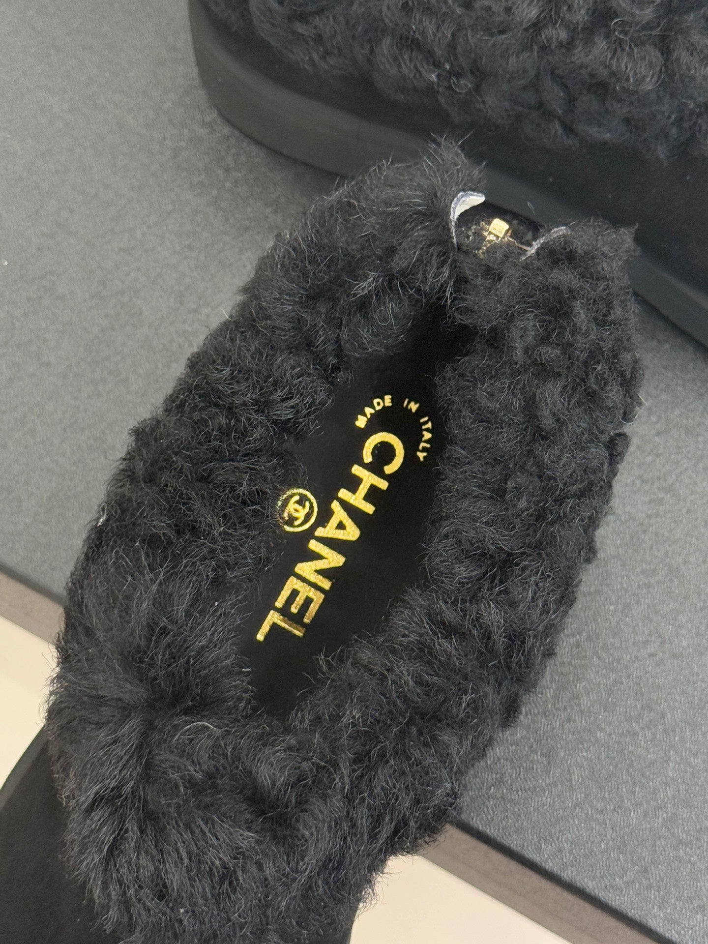 CC 25s  Furry Snow Boots Black Suede Wool 512064