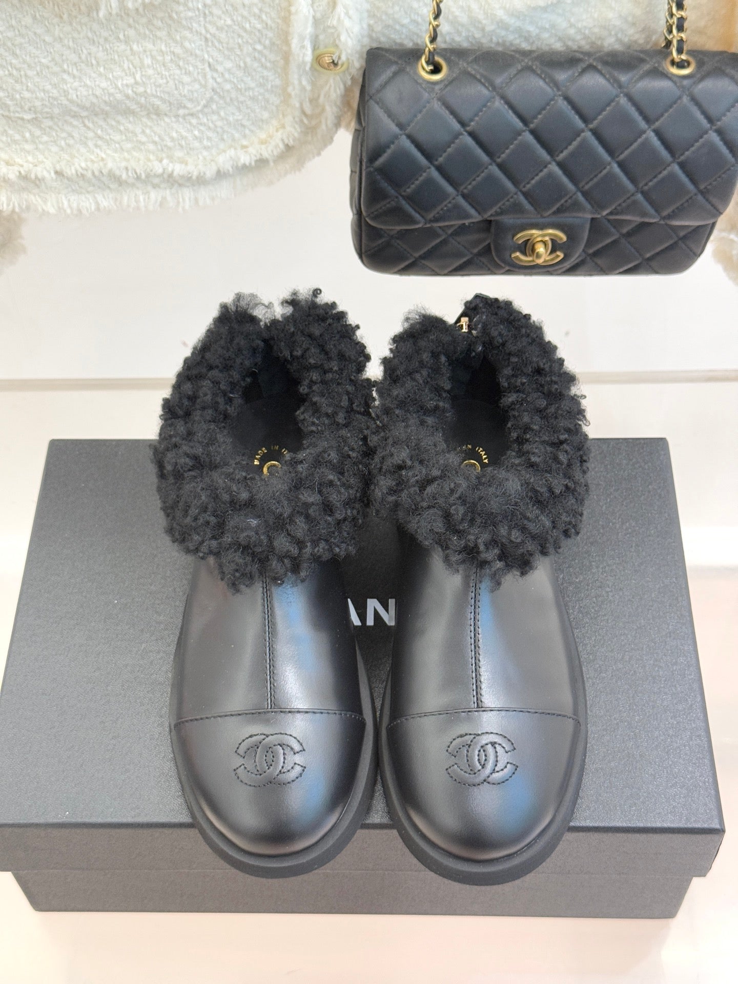 CC 25s  Furry Snow Boots Black Leather Wool 512066