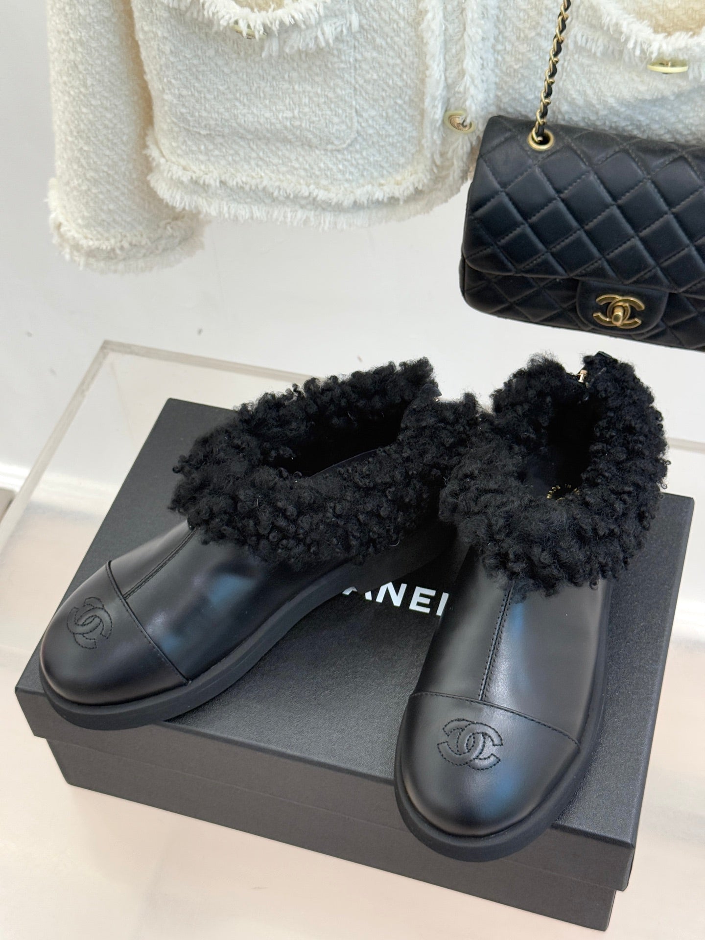 CC 25s  Furry Snow Boots Black Leather Wool 512066