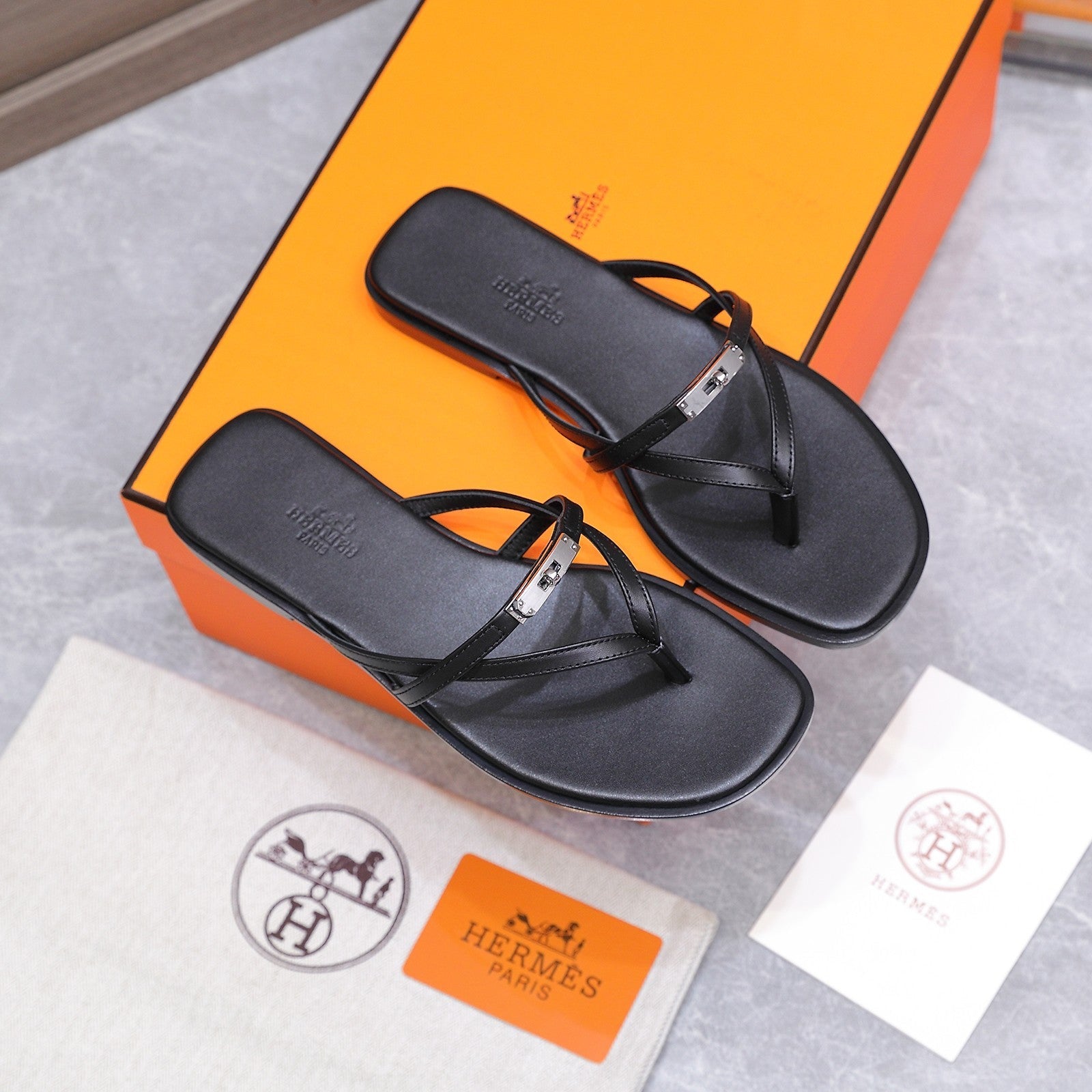 HM 26ss Kelly Sliver Buckle Slipper Black Calfskin 601247