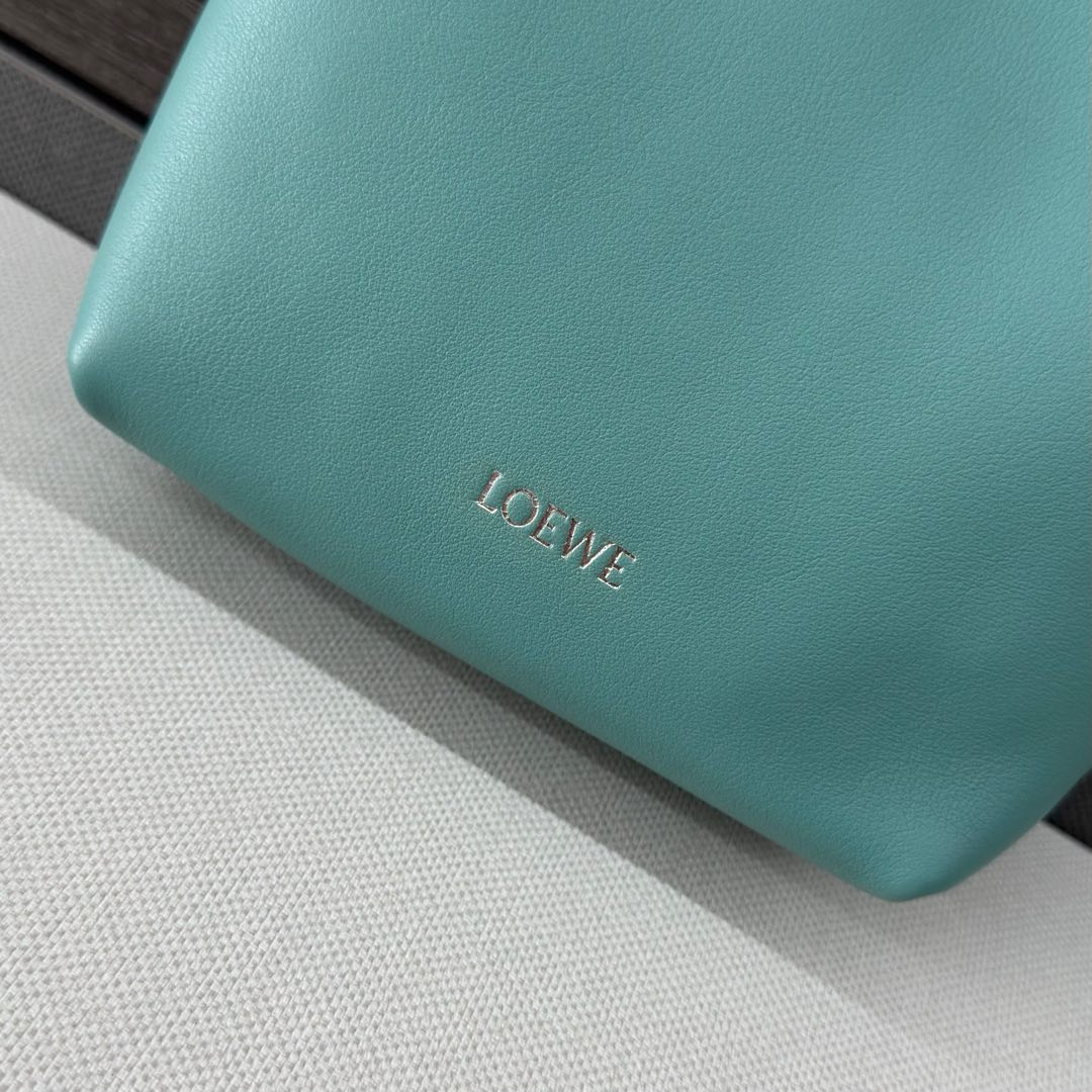 Loewe Pebble Hobo Bag 22 Mint Green Calfskin 280580