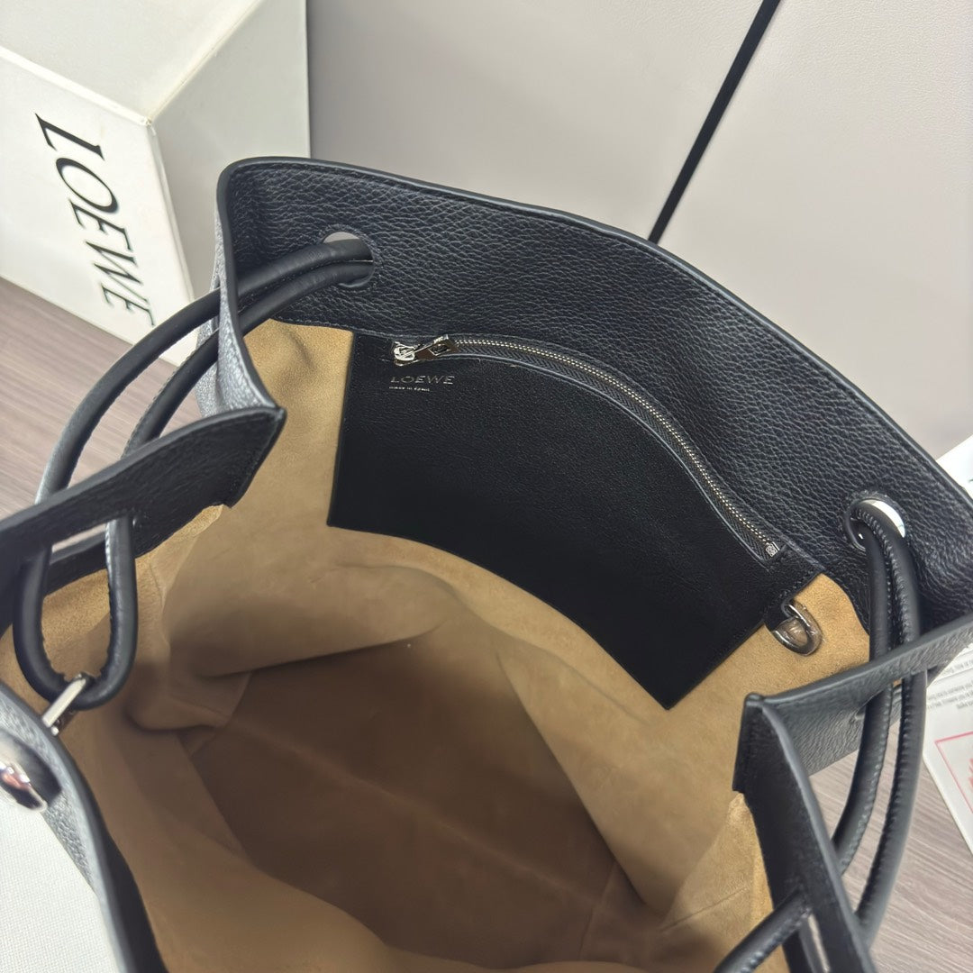 Loewe Pebble Hobo Bag 28 Black Calfskin 280590