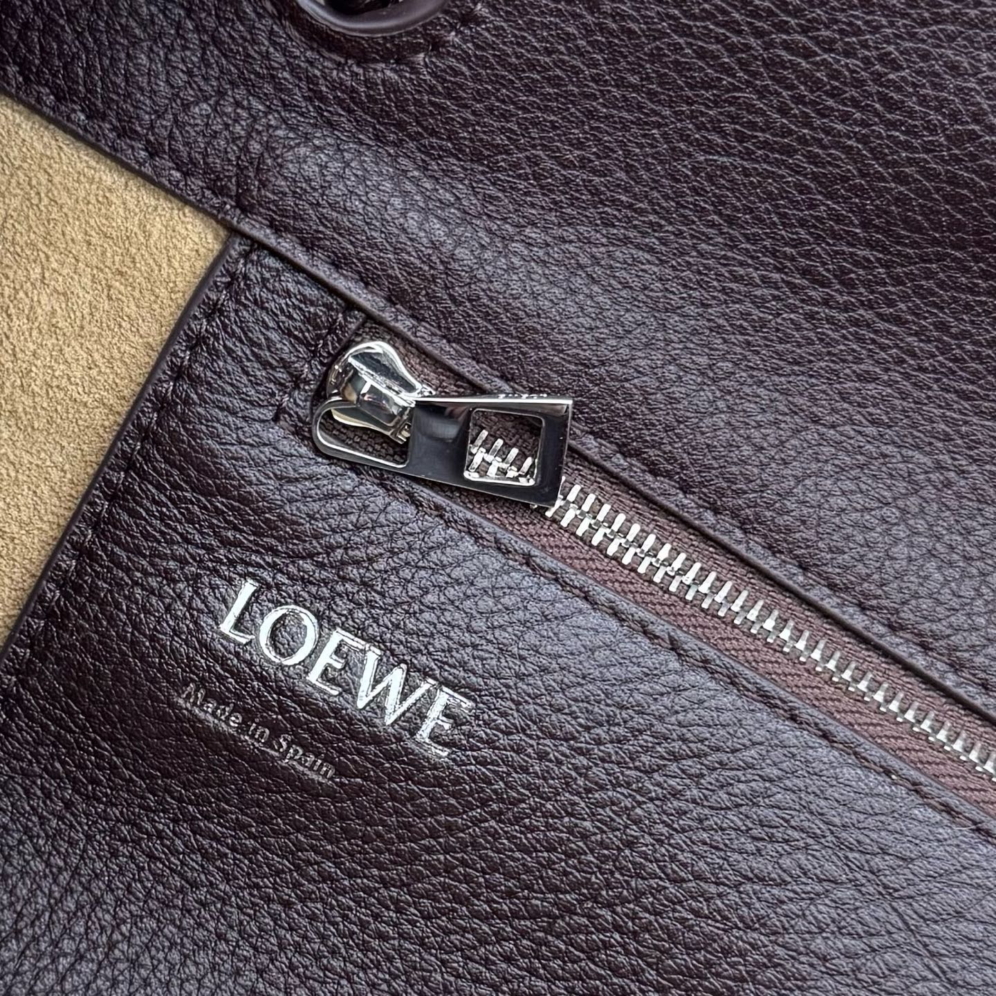Loewe Pebble Hobo Bag 28 Dark Burgundy Calfskin 280599