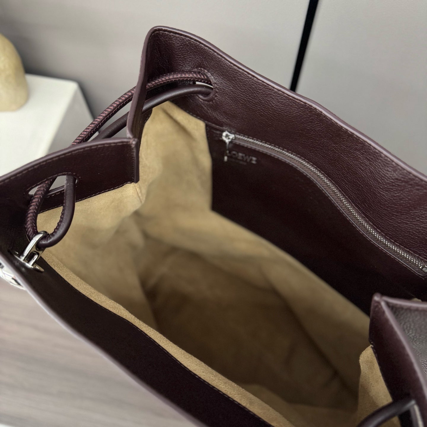 Loewe Pebble Hobo Bag 28 Dark Burgundy Calfskin 280599