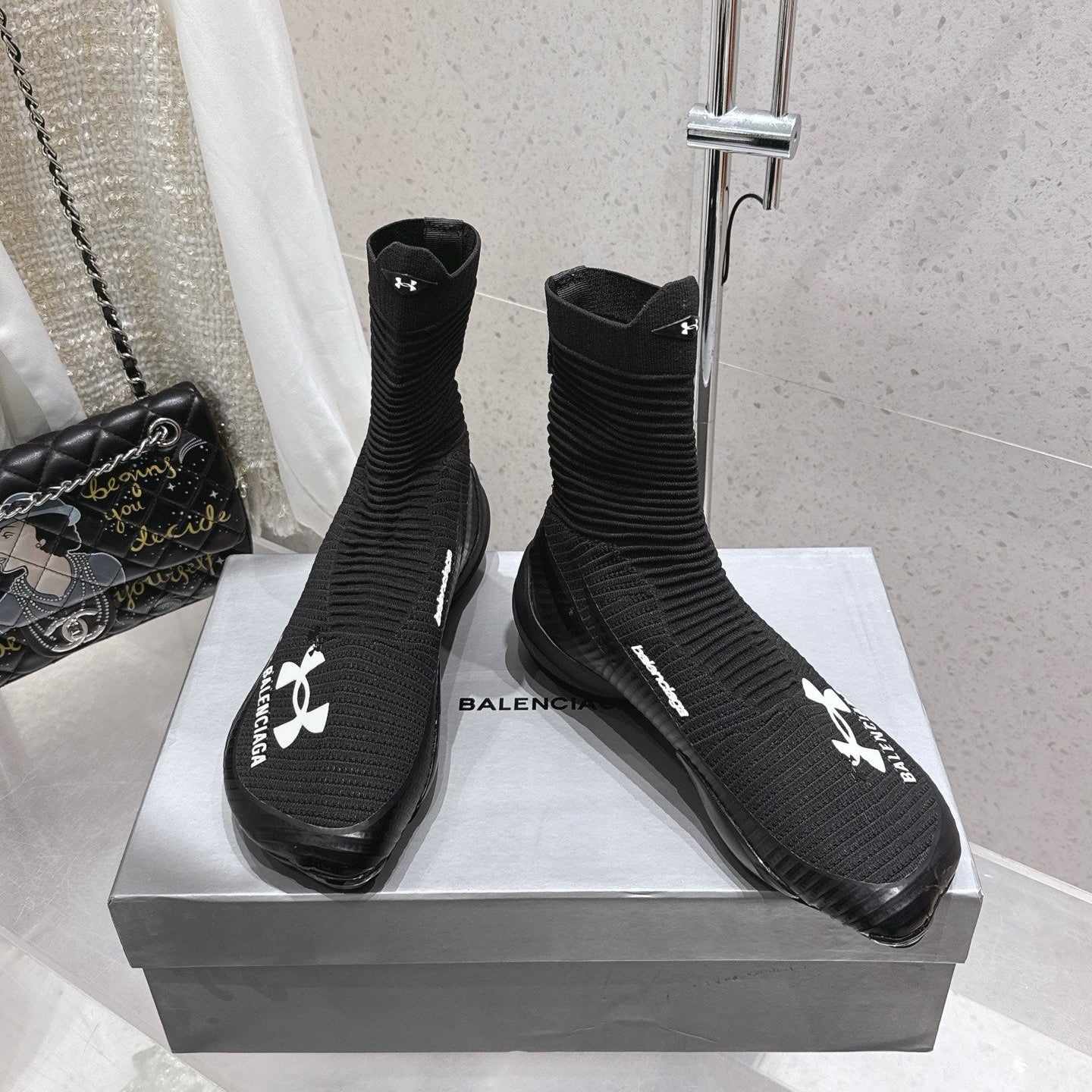 UNDER ARMOUR HYPER SNEAKER IN BLACK MIX WHITE KNITTED FABRIC