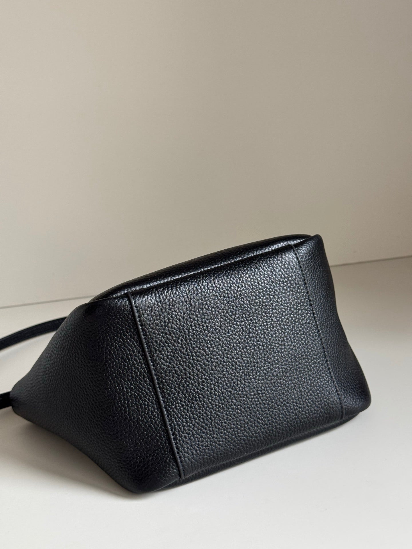 YSL 2026 Saint Laurent Le 5 à 7 Baby Bea 18cm Suede And Leather