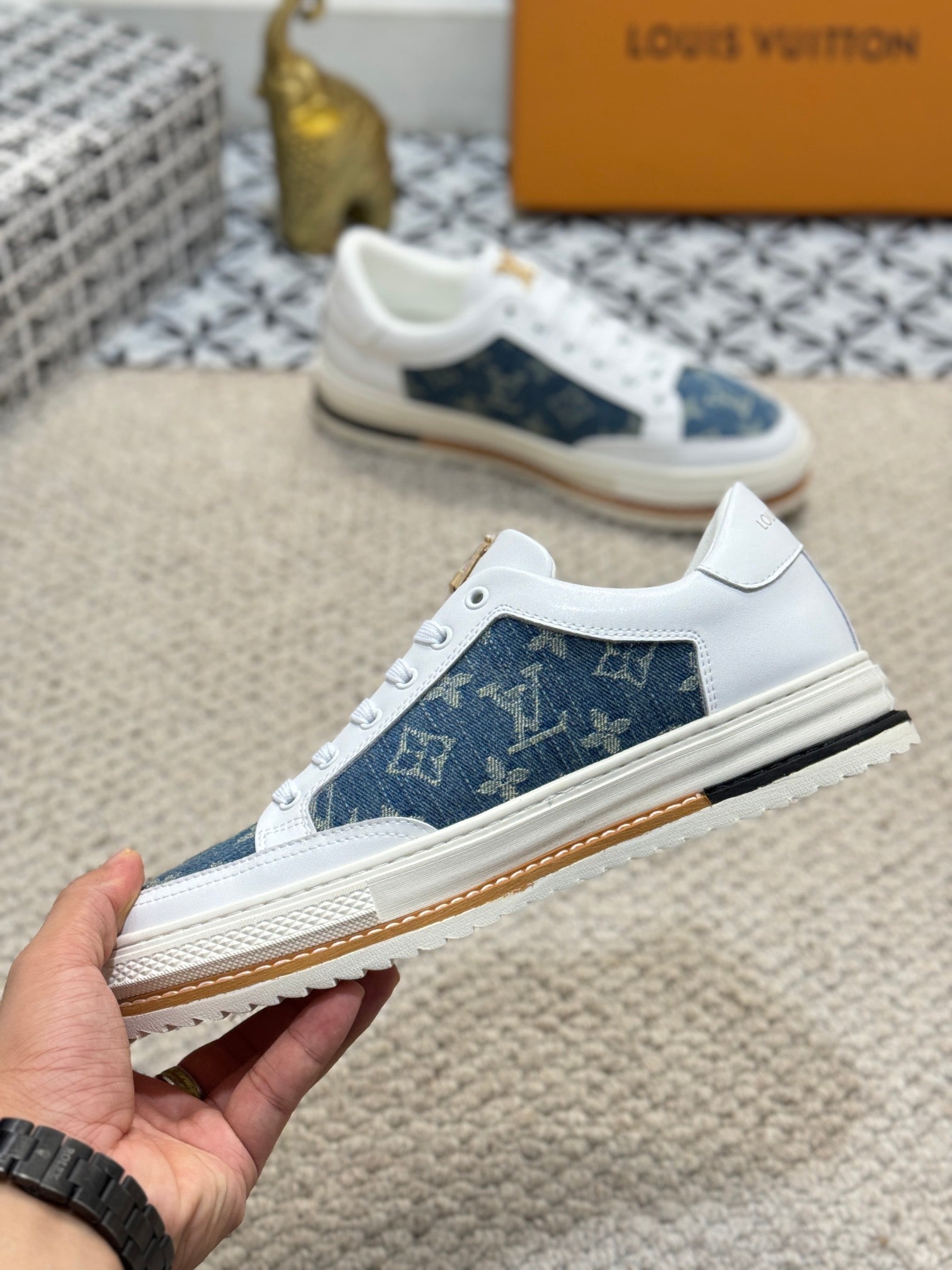 LV TRAINERS IN WHITE CALFSKIN AND BLUE DENIM JACQUARD