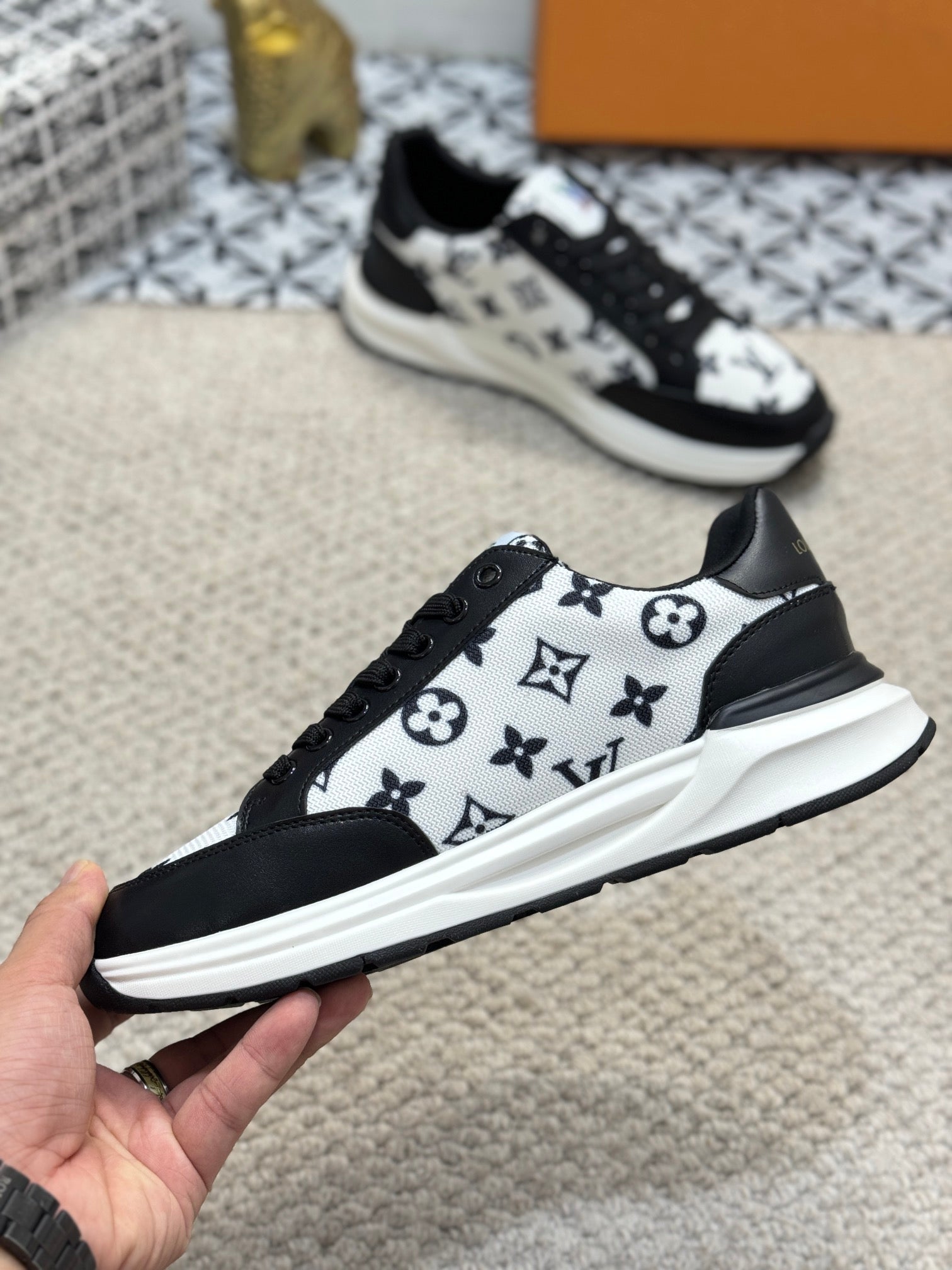 LV TRAINERS IN BLACK CALFSKIN AND WHITE JACQUARD