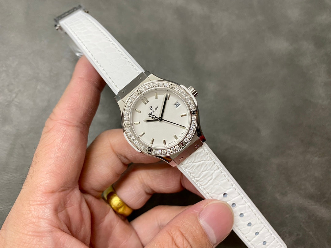 Hublot Classic Fusion Titanium Diamonds 33mm White Leather Strap