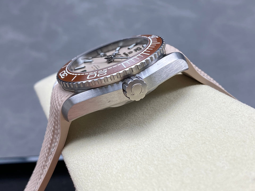 Omega Seamaster Planet Ocean 600M Co-Axial Master Chronometer Beige Strap