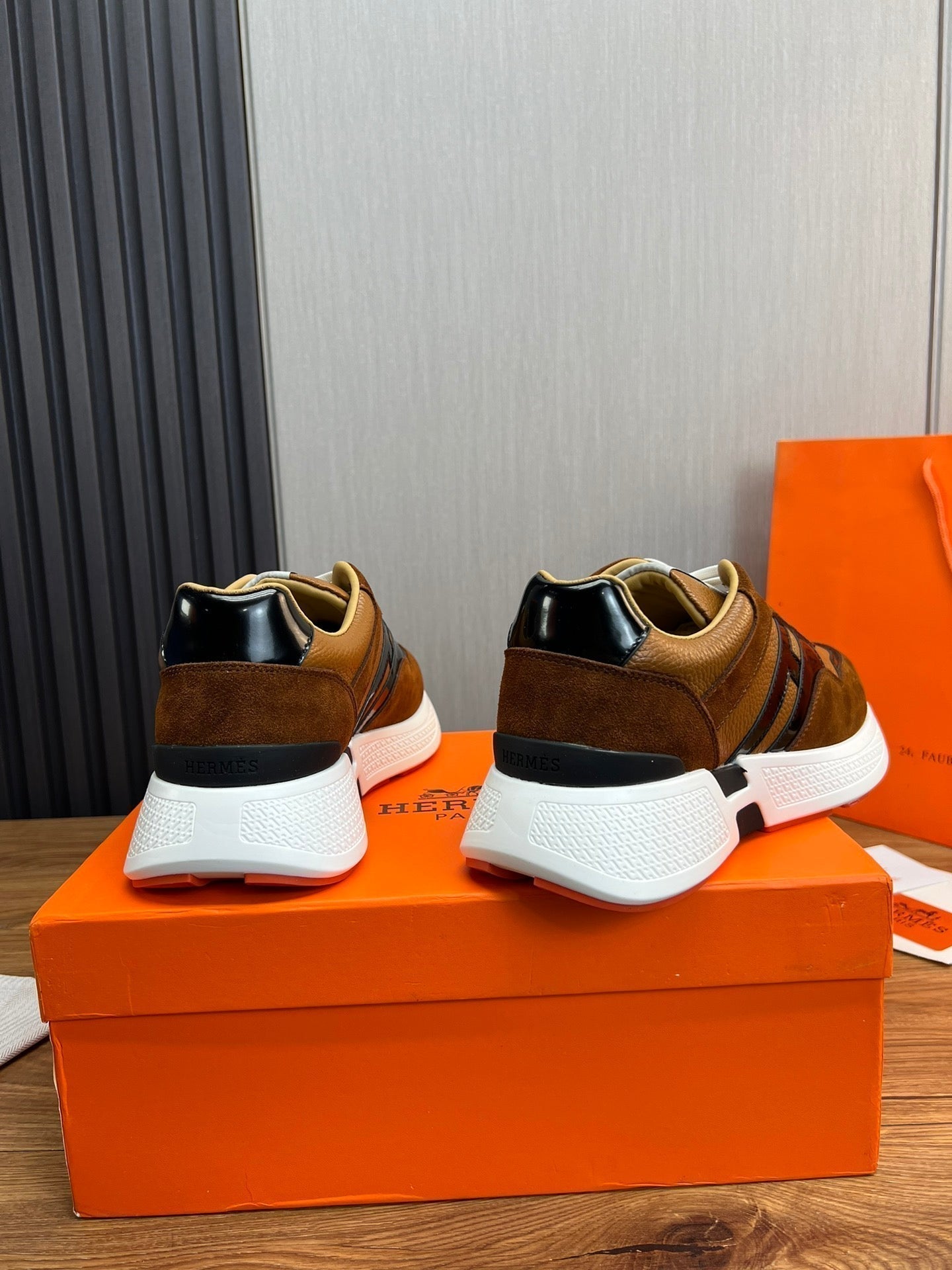 HM Men's Sneaker Brown Cowhide Suede 936368