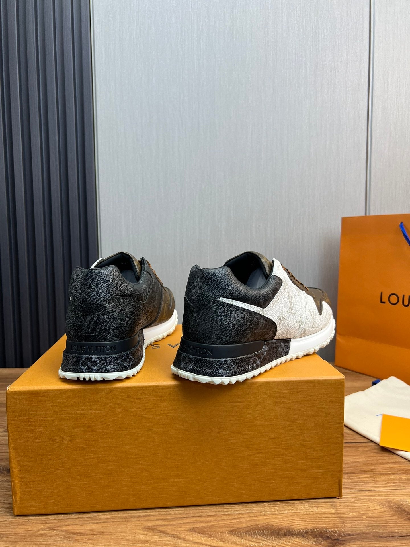 LV SNEAKER BROWN MIX WHITE AND GREY MONOGRAM CALFSKIN