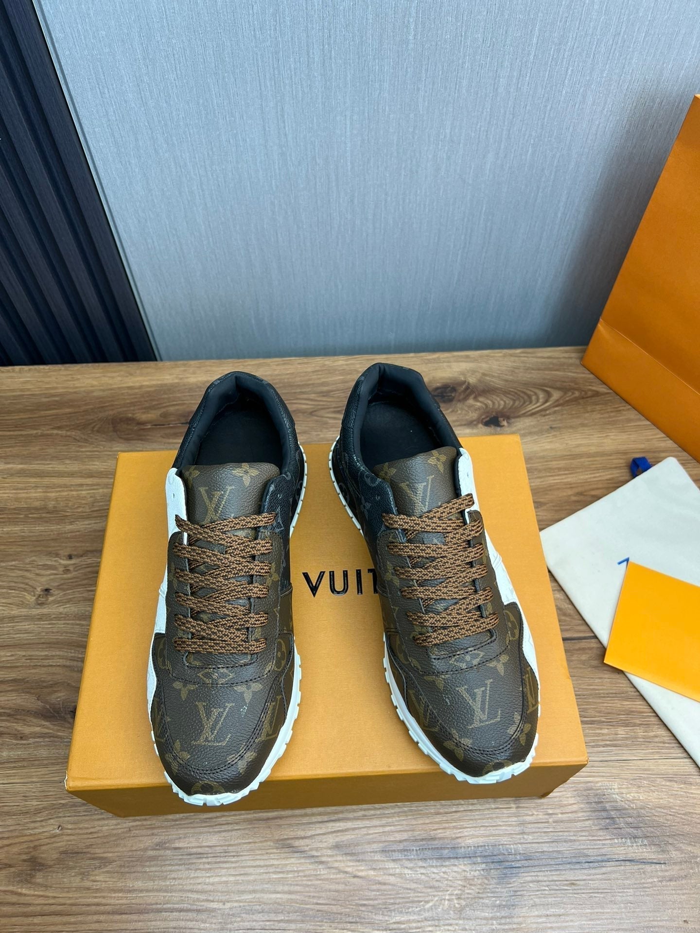 LV SNEAKER BROWN MIX WHITE AND GREY MONOGRAM CALFSKIN