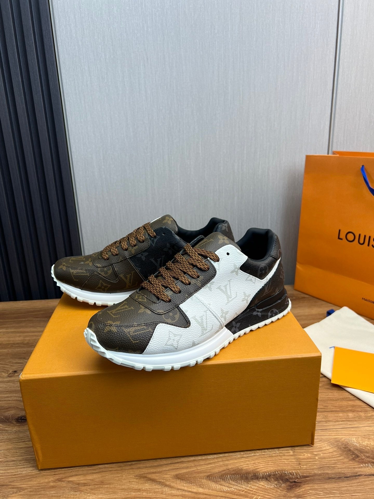 LV SNEAKER BROWN MIX WHITE AND GREY MONOGRAM CALFSKIN