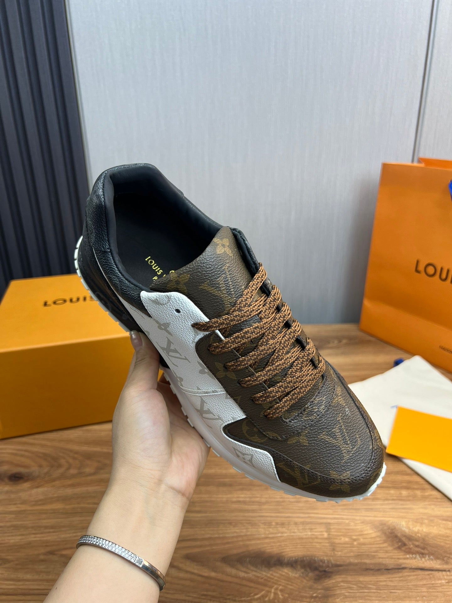 LV SNEAKER BROWN MIX WHITE AND GREY MONOGRAM CALFSKIN