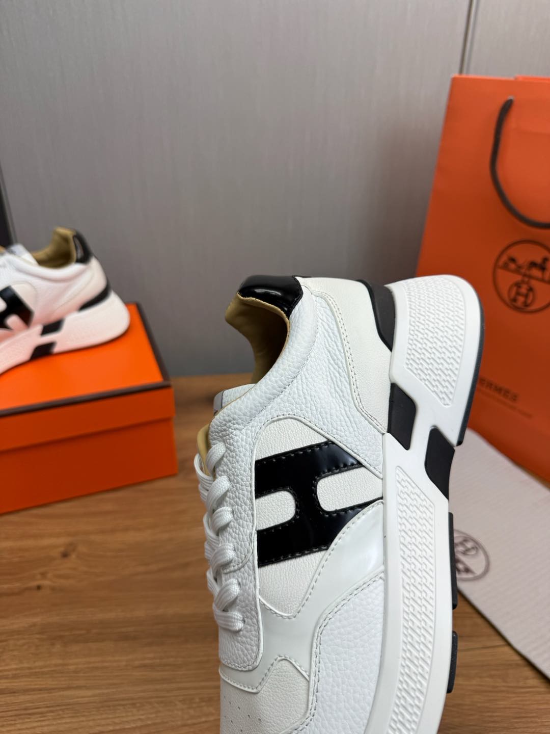 HM Men's Sneaker White Cowhide 519231