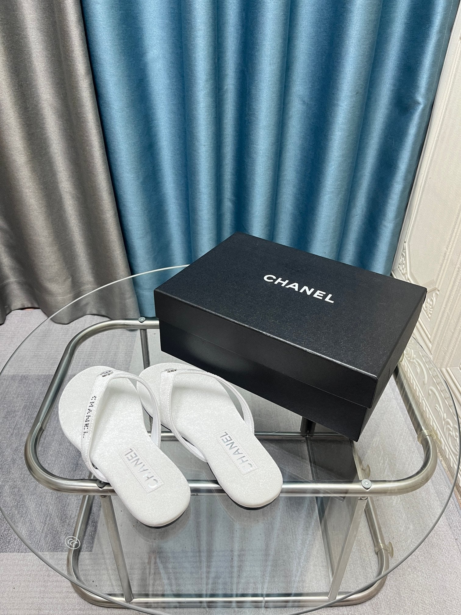 CC 25 Thong Sandal White Velvet Diamond