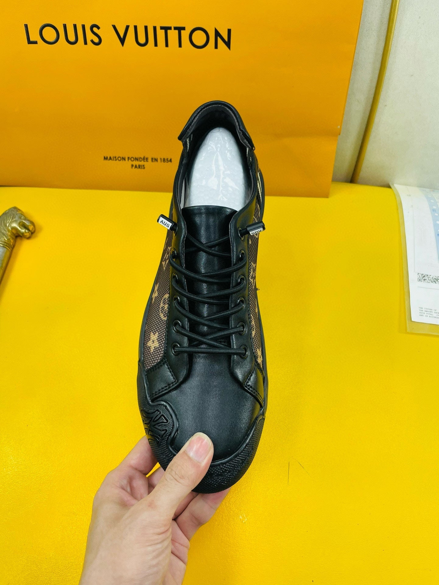 LV SNEAKER BROWN MONOGRAM JACQUARD AND BLACK CALFSKIN