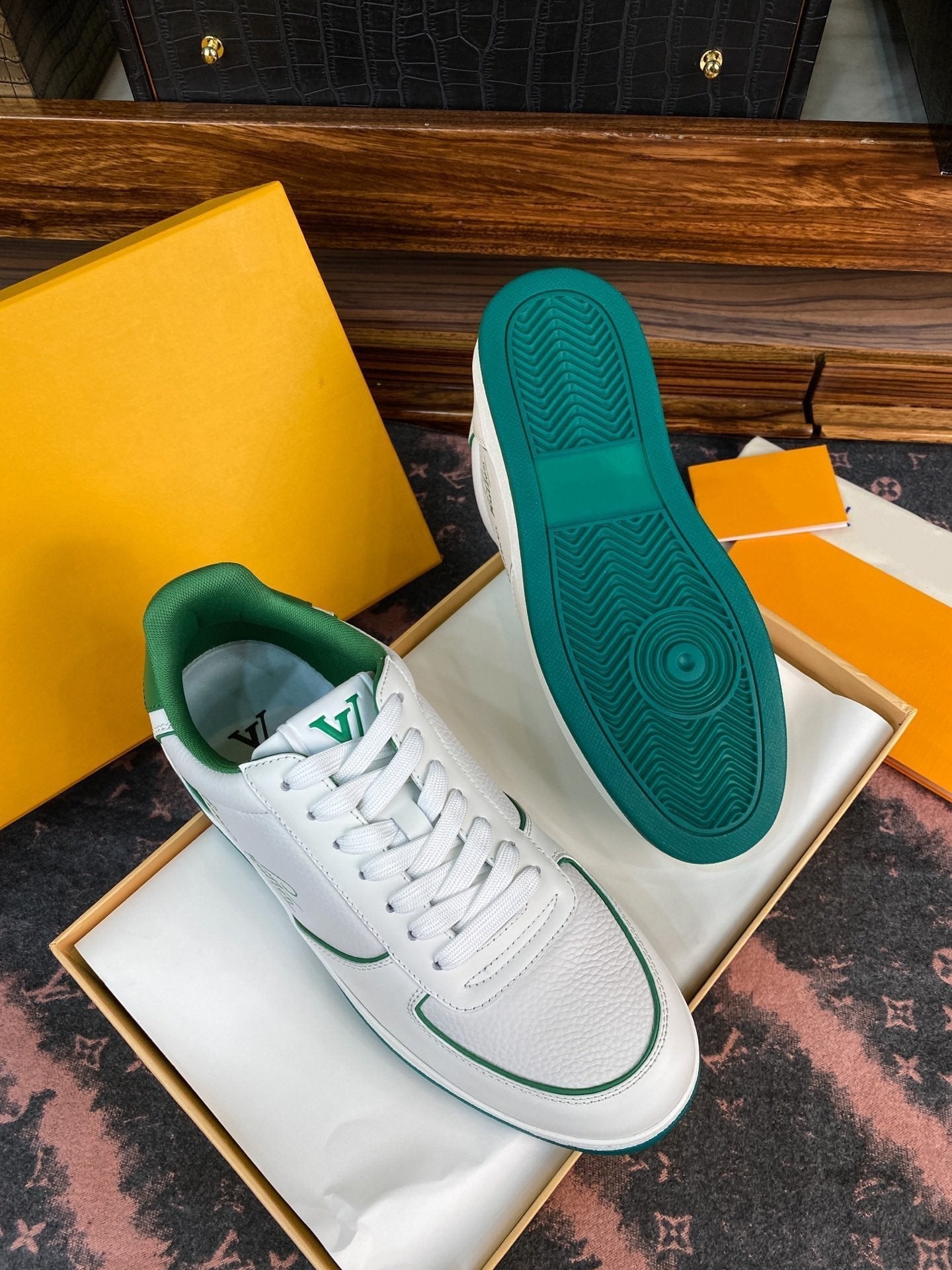 LV RIVOLI FAT SNEAKER WHITE GREEN