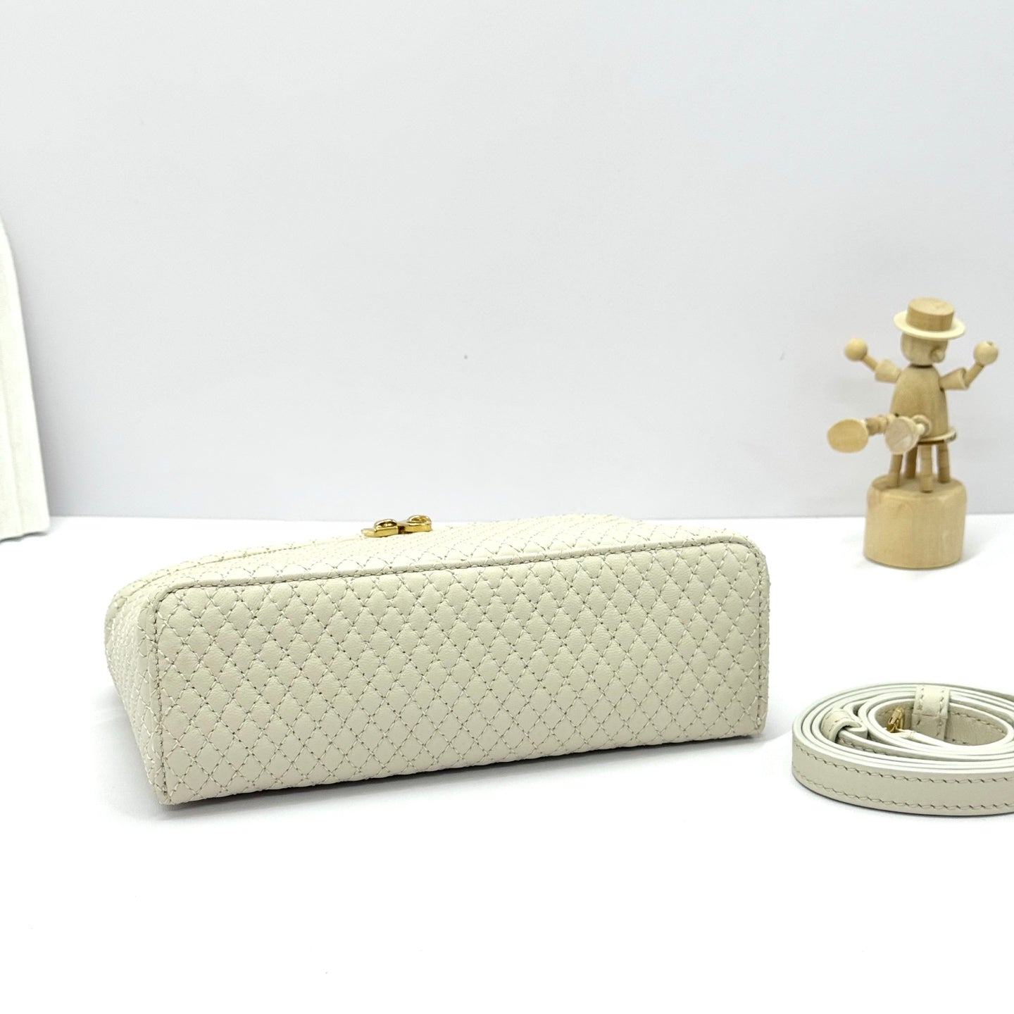 LP 2026 Extra Pocket L19 White/Sun Gold Lambskin
