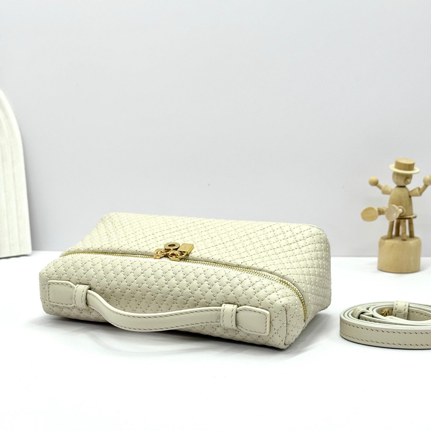 LP 2026 Extra Pocket L19 White/Sun Gold Lambskin