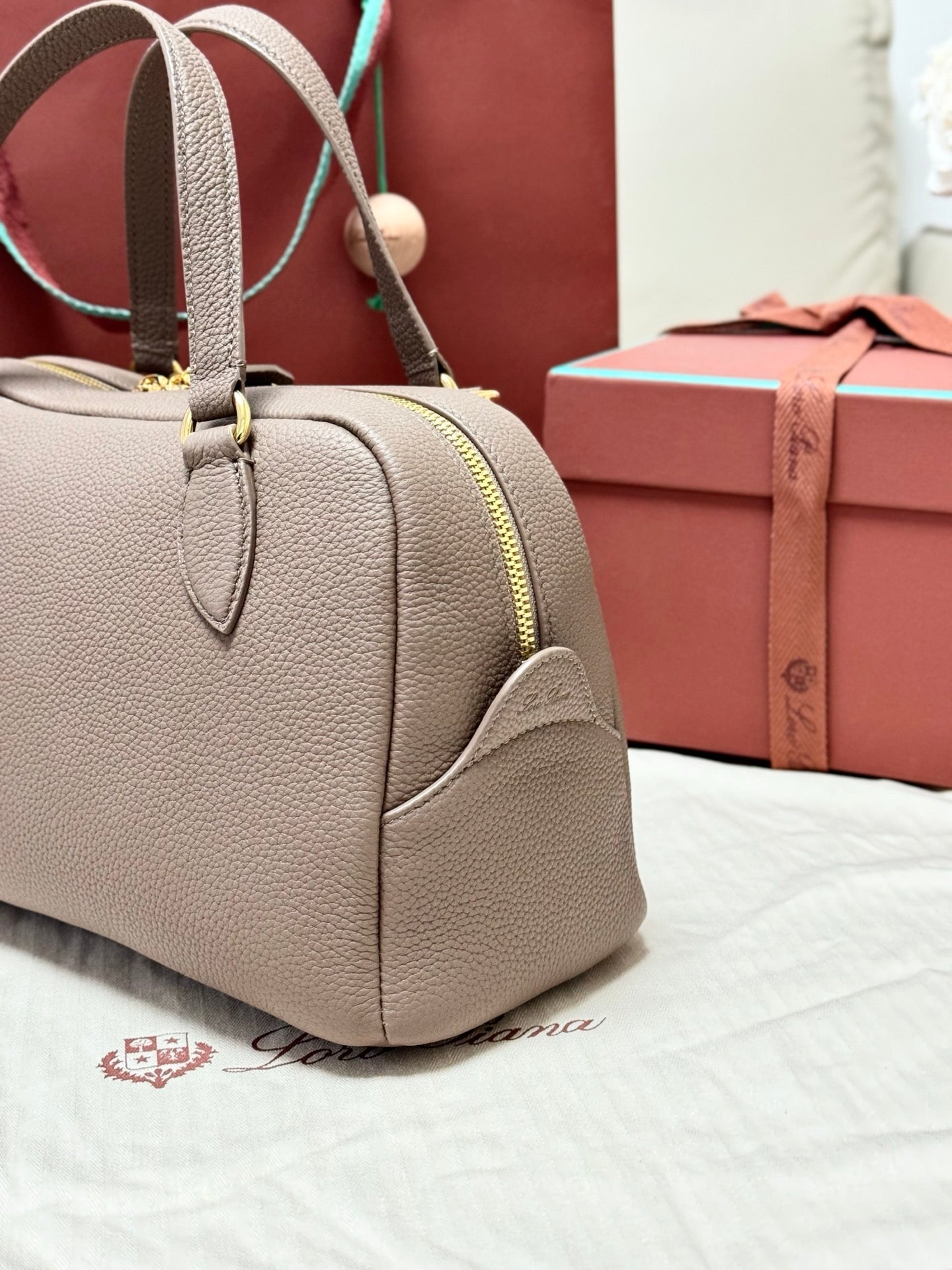 LP 2026 Needle Bag 31cm Fossil/Sun Gold Calfskin