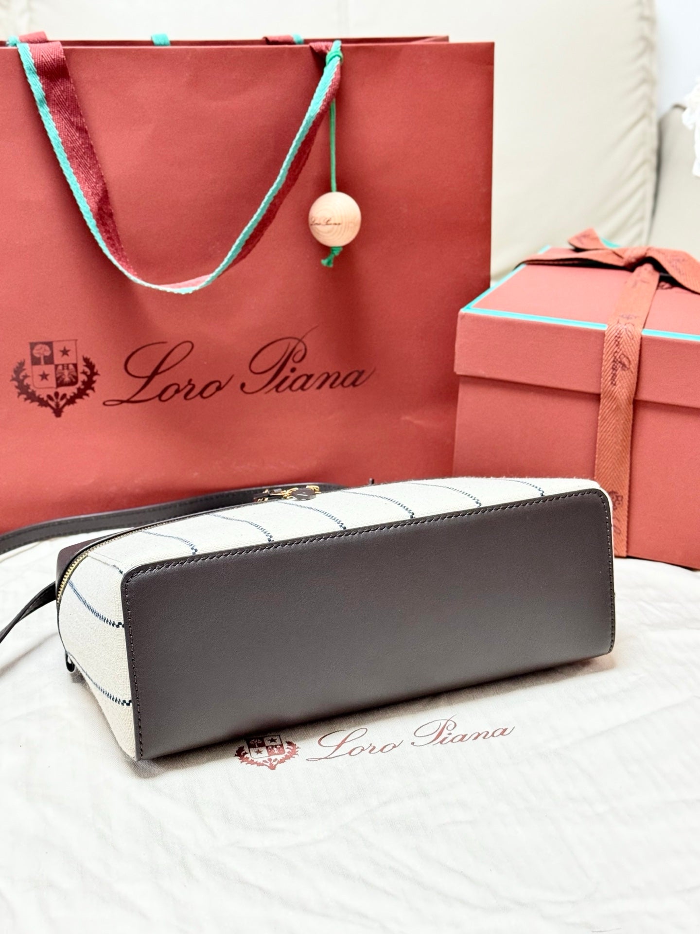 LP 2026 Extra Bag L27 Dark Chocolate Licorice/Sun Gold Cotton Leather