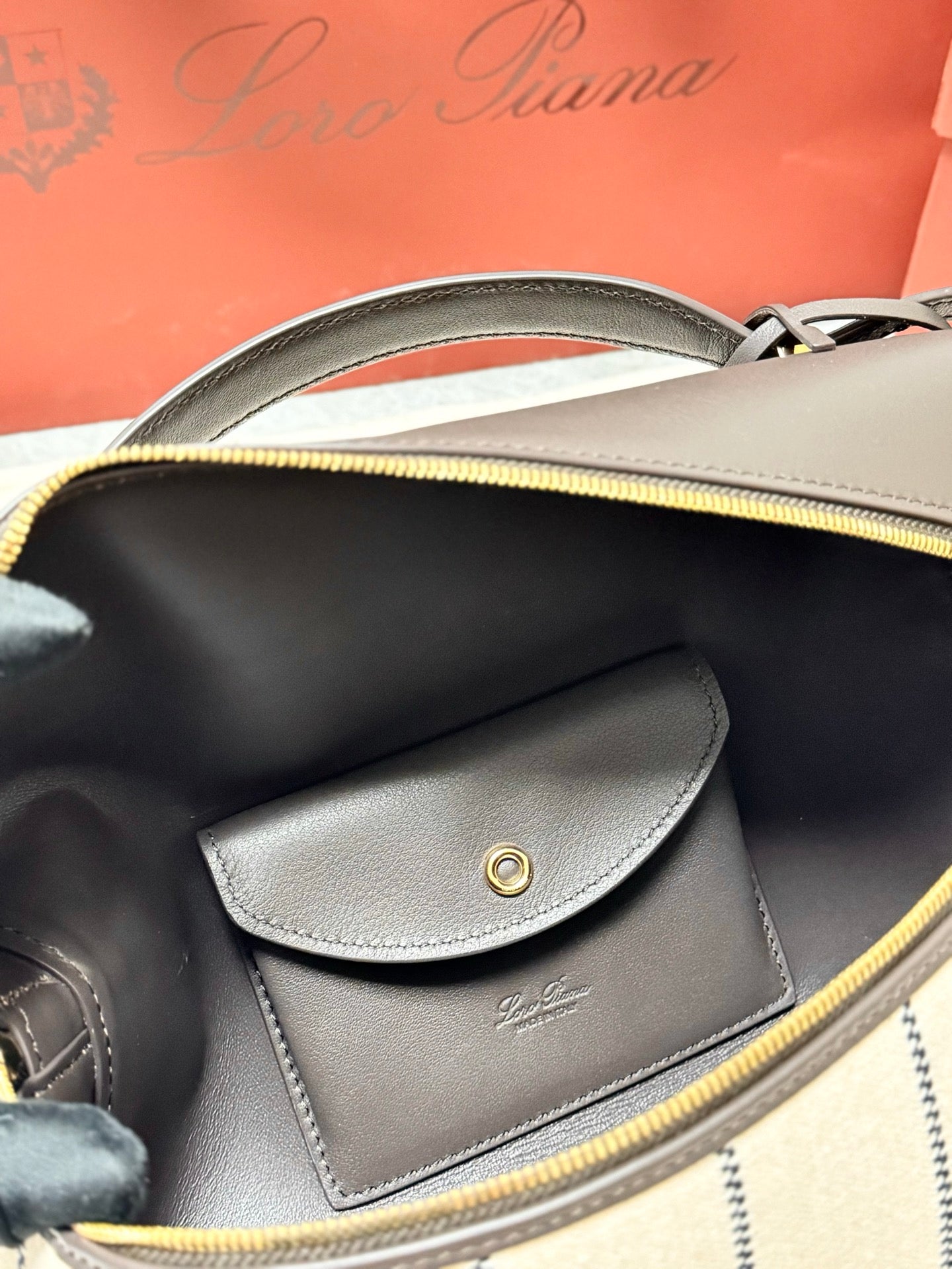 LP 2026 Extra Bag L27 Dark Chocolate Licorice/Sun Gold Cotton Leather