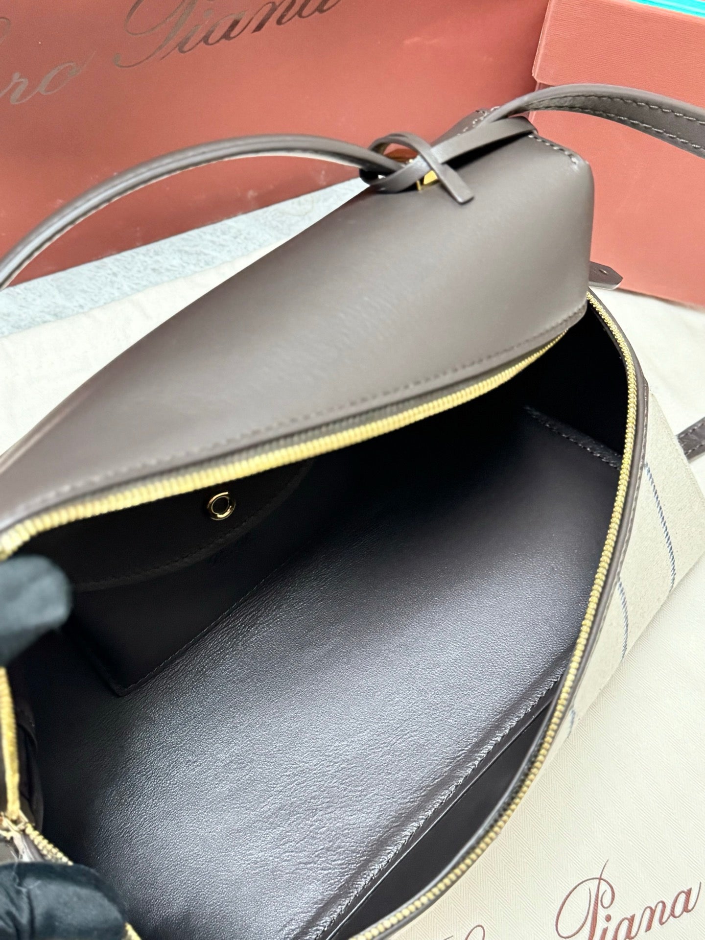 LP 2026 Extra Bag L27 Dark Chocolate Licorice/Sun Gold Cotton Leather
