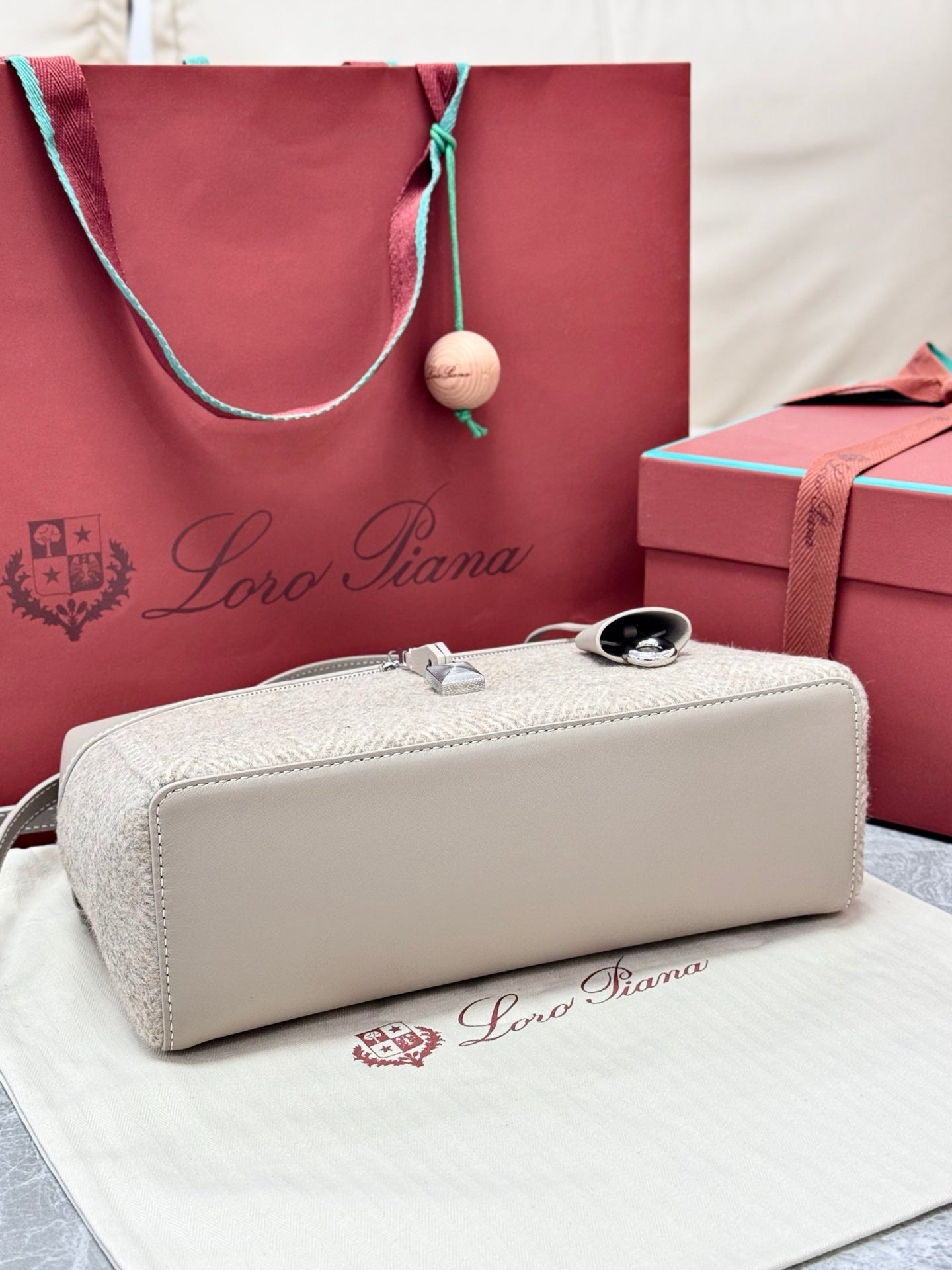 LP 2026 Extra Bag L27 Dove/Antique Silver Wool Leather