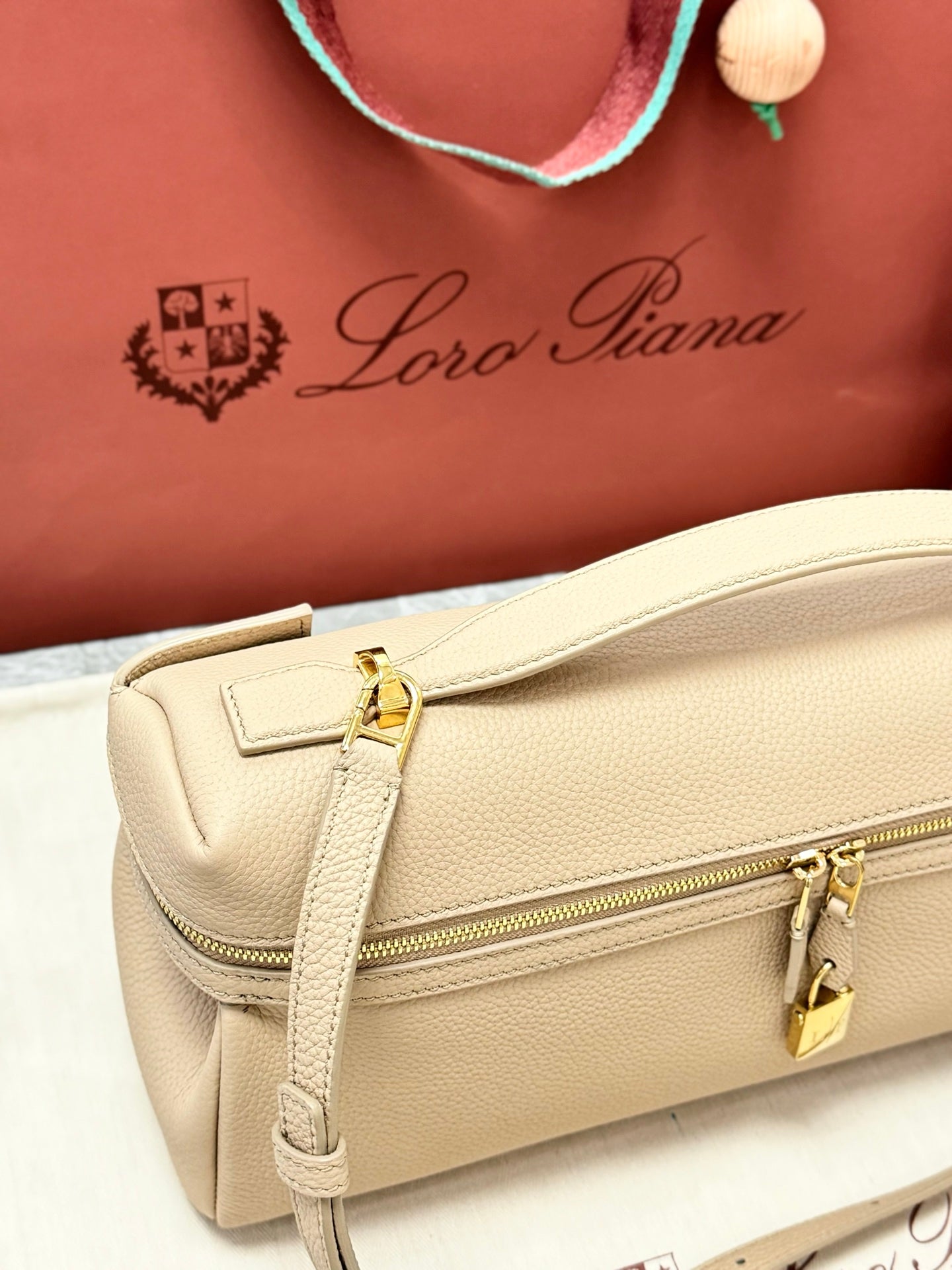 LP 2026 Extra Softy Bag L33 Beige /Sun Gold Grained Calfskin
