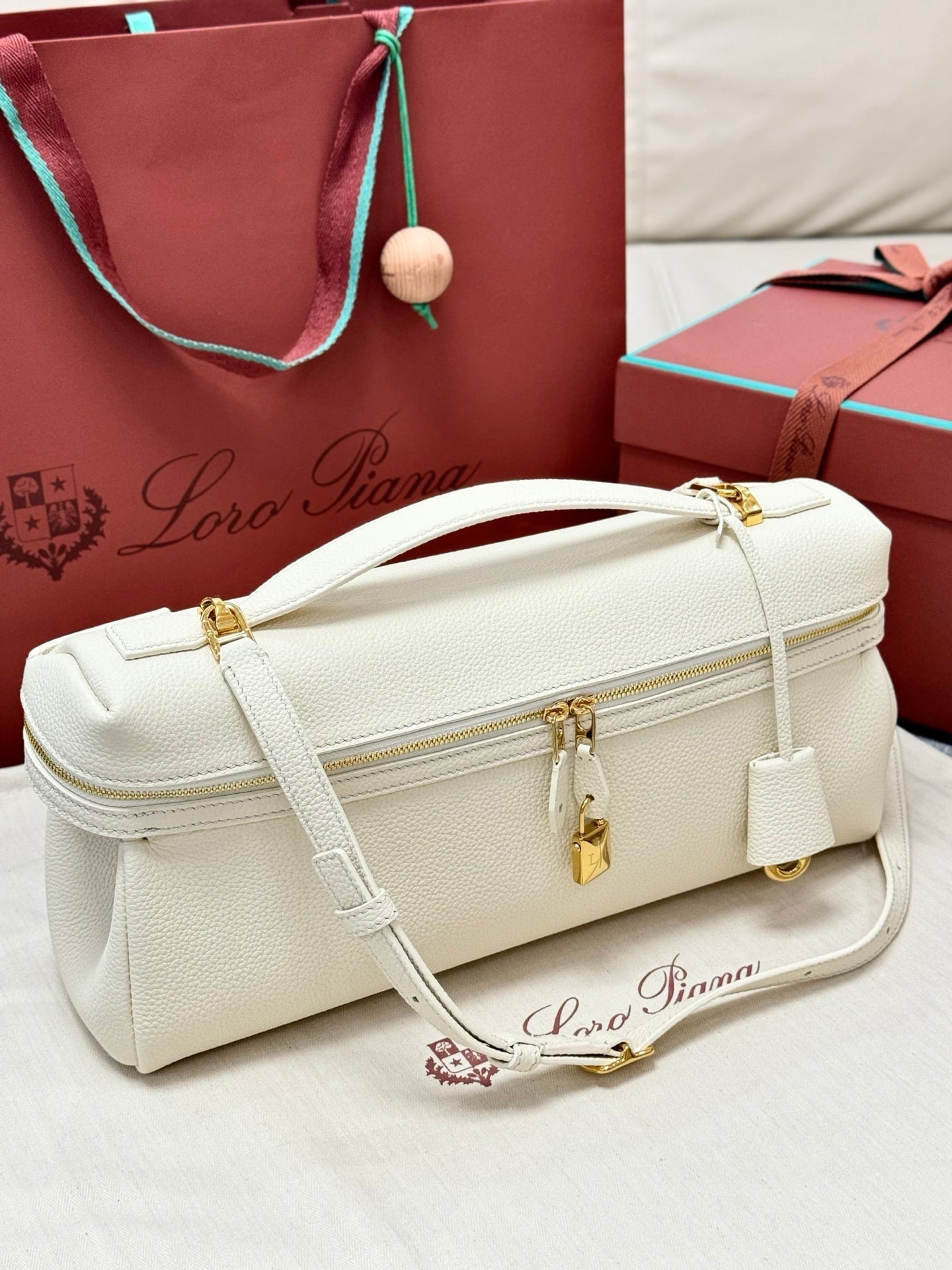 LP 2026 Extra Softy Bag L33 Off-white /Sun Gold Grained Calfskin