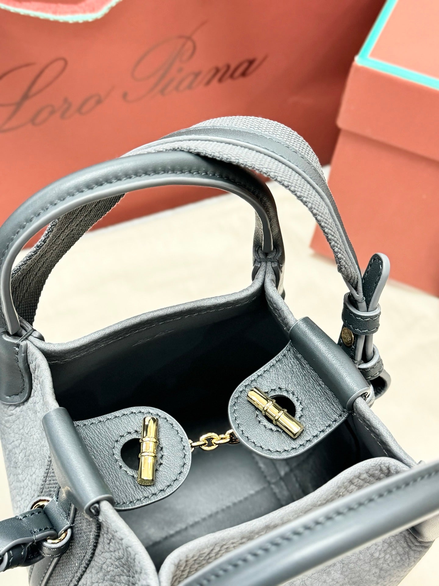 LP 2026 Bale Bucket Bag 16cm Blue-green Cowhide