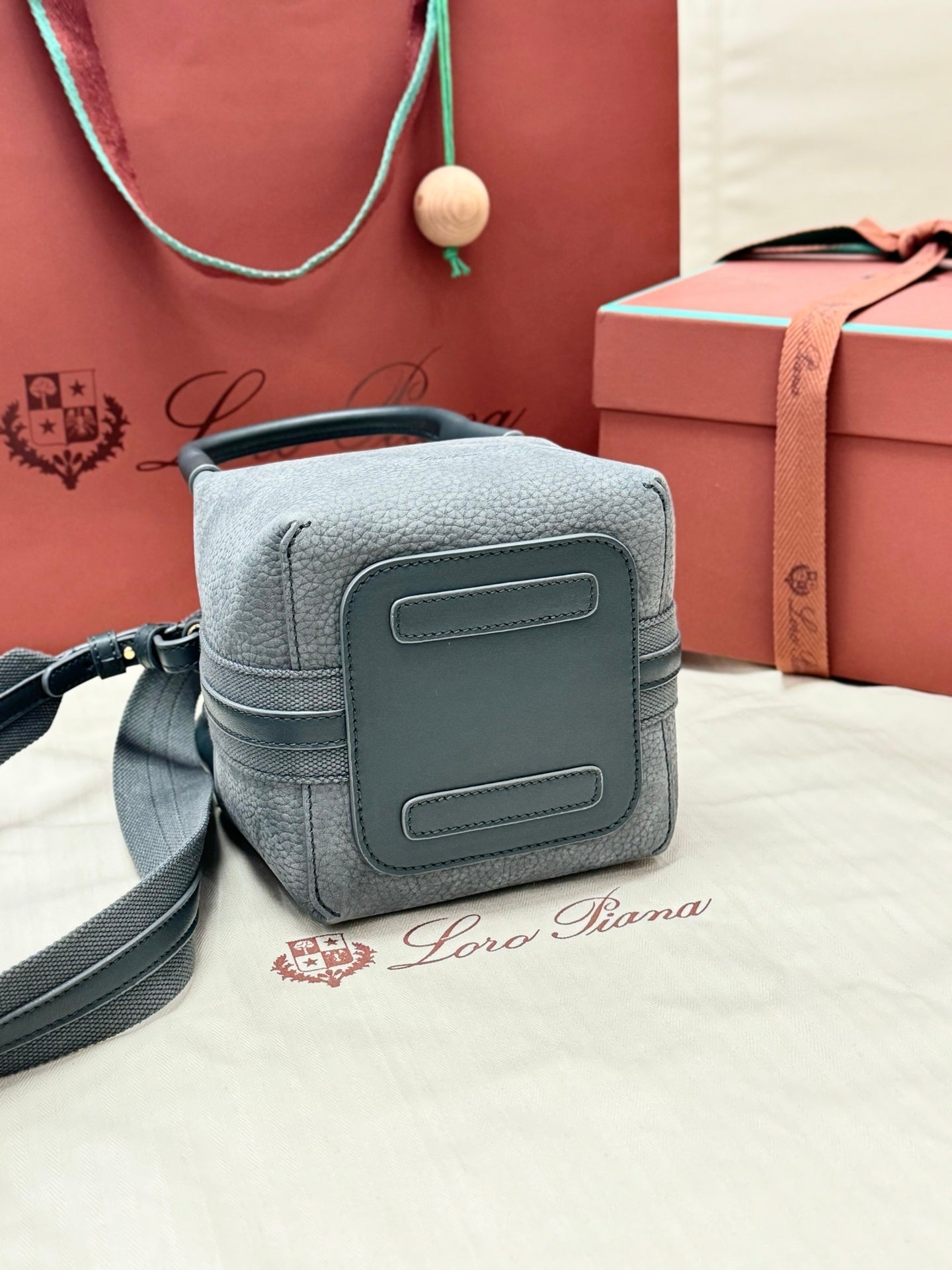 LP 2026 Bale Bucket Bag 16cm Blue-green Cowhide