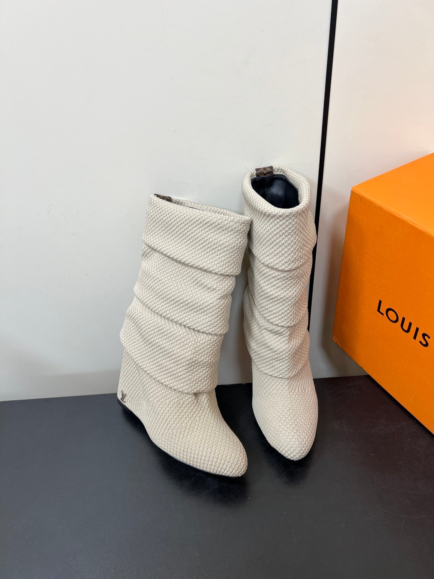 LV 26s Mid-Calf Boots 110 Off-White Knit Fabric 619403
